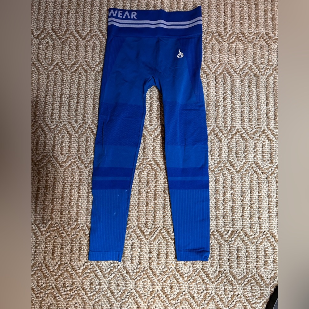 Dark blue highwaisted Ryderwear leggings fits like small
